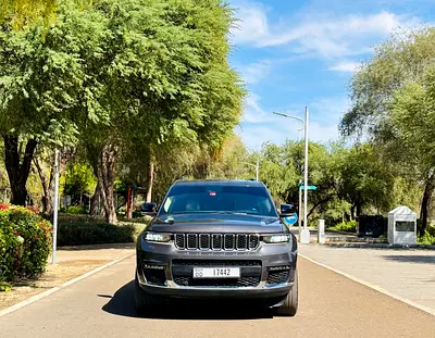 Full service history and warranty till 2027/9 with 2keys lowest KM