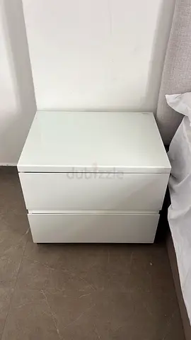 🛏️ Full Bedroom Set for Sale – AED 2000 (Negotiable)

Selling a complete bedroom setup in very good