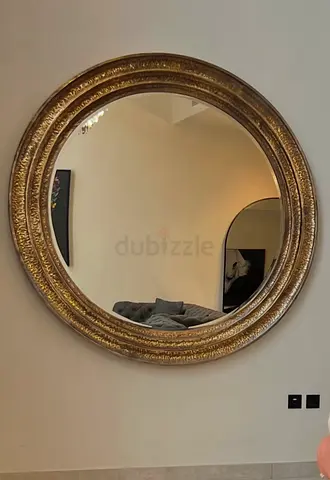 Elegant round gold ornate wall mirror — excellent condition, ready to hang