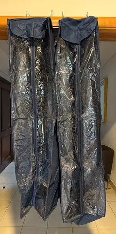 2 Clothes protective covers