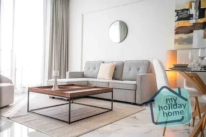 Contemporary Studio | Steps to Marina