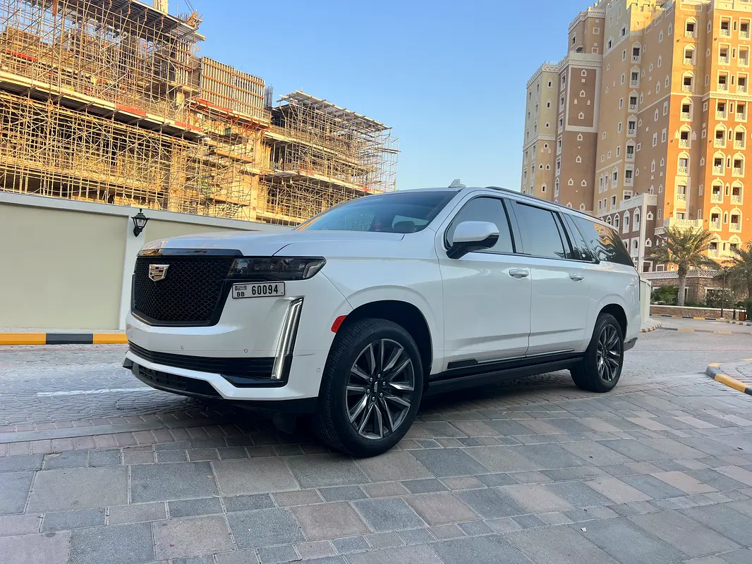 Cadillac Escalade 2024 — photo 1 of 17
