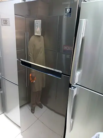 Samsung 2 doors new model fridge same like new conditon for sale