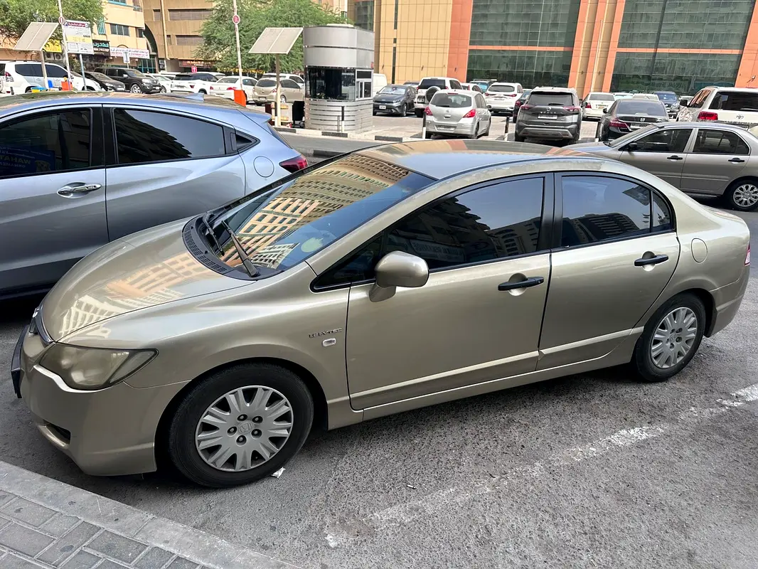 Honda Civic 2008 — photo 1 of 9