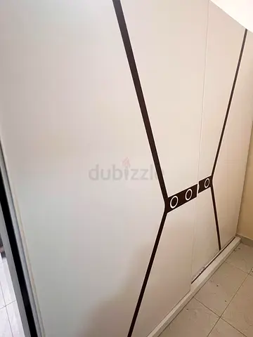 Sliding cupboard unfixed ready to pickup