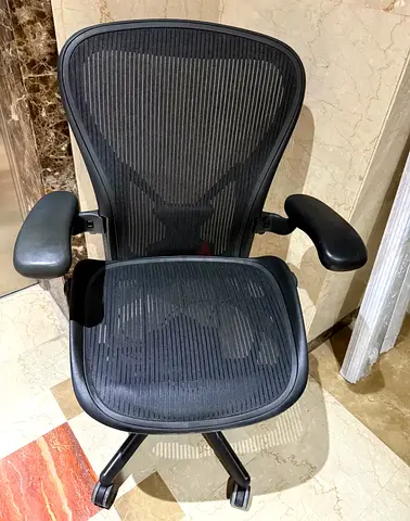 Herman miller Aeron size B fully loaded