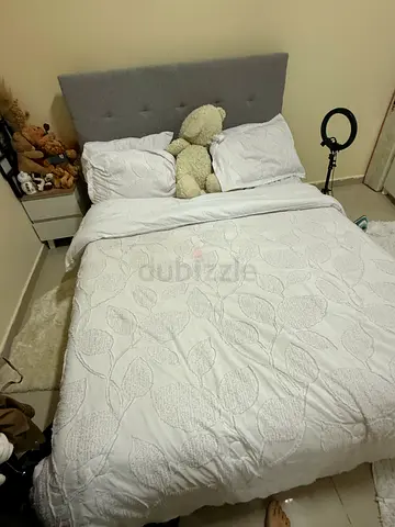 Queen size bed