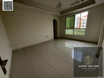 اشيك وافخم شقة اول ساكن  تتكون من ثلاث غرف نوم ماستر _صالة واسعة جدا _غرفة خادمة _مبطبخ مجهز _3 حمام _صيانة كاملة علي المالك طول فترة الايجار _السعر