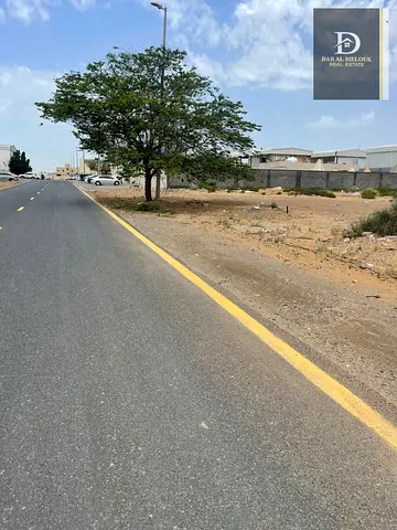للبيع في الشارقه   منطقه الصجعه  الصناعيه ( الجليل )   قطعه ارض صناعي مساحه ١٤١١٨ قدم موقع مميز جدا   تملك حر
