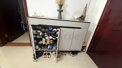 Stylish Shoe Cabinet with Ample Storage