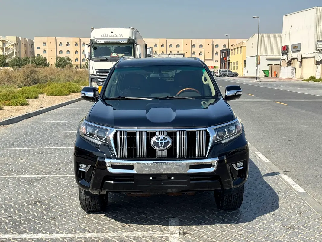 Toyota Prado 2012 — photo 1 of 10