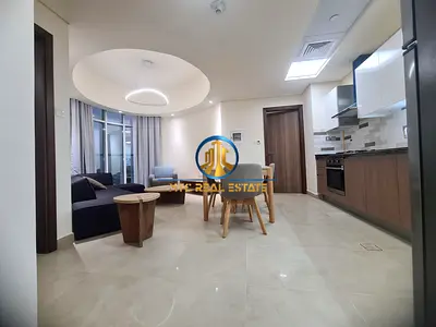 إطلالة على المسبح ووسط المدينة | شقة فندقية بغرفتي نوم | عزيزي بلازا الفرجان | خيارات مفروشة