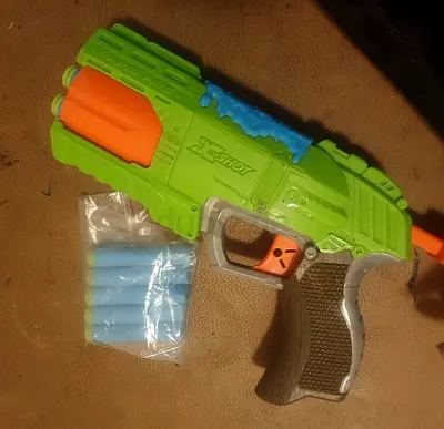 TOYSRUS XSHOT GUN WITH DARTS