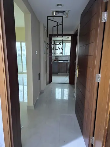 غرفة وصالة + حمّامين | البستان – بالقرب من محطة حافلات عجمان