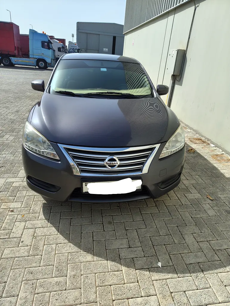 Nissan Sentra 2016 — photo 1 of 3