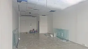 Excellent space shop at a reasonable price - prime location on the Corniche