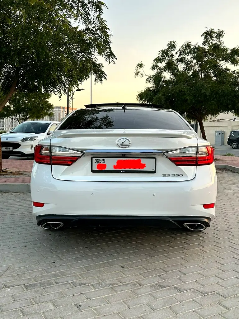 Lexus ES-Series 2016 — photo 1 of 3