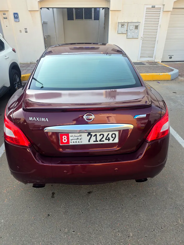 Nissan Maxima 2010 — photo 1 of 7