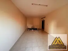 Three-bedroom apartment with a master living room and balcony, three bathrooms, excellent size, natu
