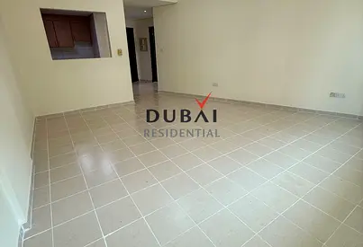 شقة استوديو | شقق الحدائق 4 | شرفة | إطلالات على المدينة والفناء