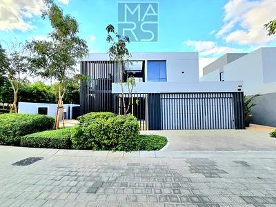 🌿🏊‍♂️ فيلا فاخرة مكونة من 4 غرف نوم مع مسبح، تقع في منطقة غابية خلابة، زاوية، مساحة واسعة، في ماسار.