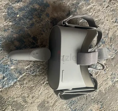 My Meta/Oculus Quest standalone VR headset with one controller - used, working well
