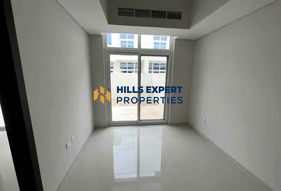 Vacating in May | Middle unit | Balcony & Community Facilities