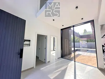 فيلا فاخرة مميزة من 5 غرف نوم مع مسبح في سارو – 7.4 مليون درهم إماراتي