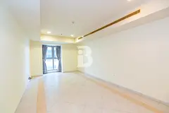 Exclusive / Vacant / |Equipped Kitchen