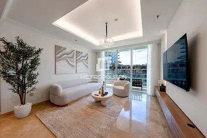 Vacant | High Floor | Prime Beachfront Living