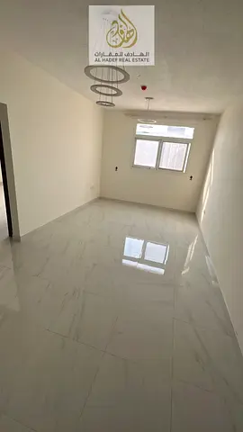 ✨ فرصة مميزة للإيجار السنوي في موقع حيوي! ✨🏡  متوفر الآن شقة رائعة مكونة من غرفتين وصالة في منطقة الجرف 3، بحالة ممتازة كونها ثاني ساكن 👍، مما يعني