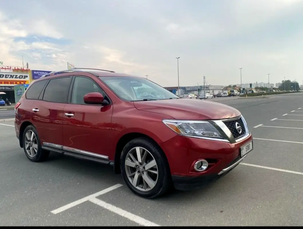 Nissan Pathfinder 2015 — photo 1 of 20
