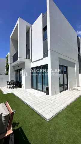 4 Bedrooms plus maid Townhouse | Private Garden