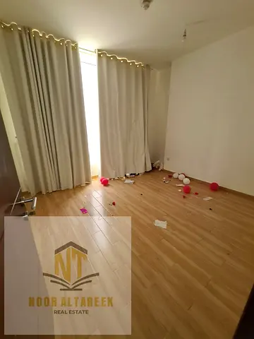 إليك نصًا أطول وأكثر تفصيلًا لإعلانك مع الحفاظ على المعلومات الأساسية وجعلها جذابة للقارئ:  ---  شقة رائعة للإيجار في منطقة **المجاز 3** بمواصفات مثال