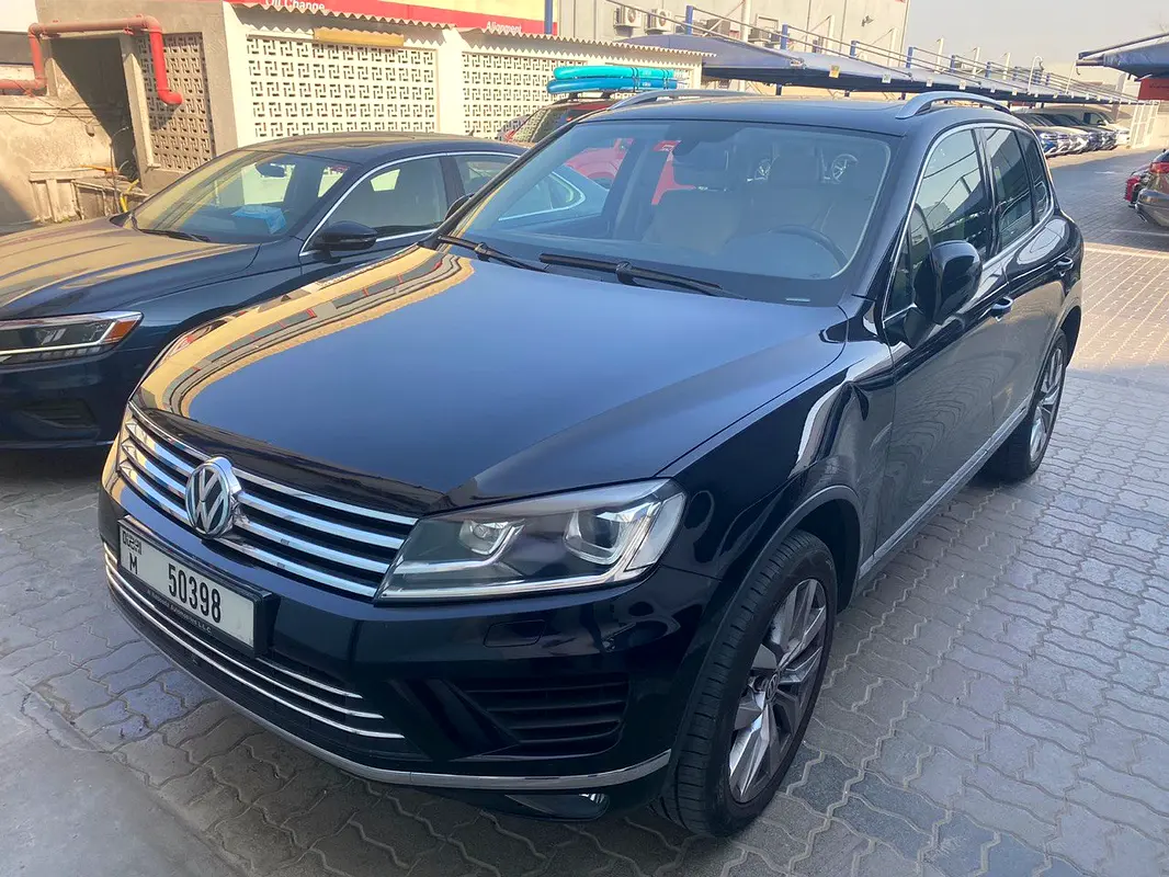 Volkswagen Touareg 2016 — photo 1 of 8