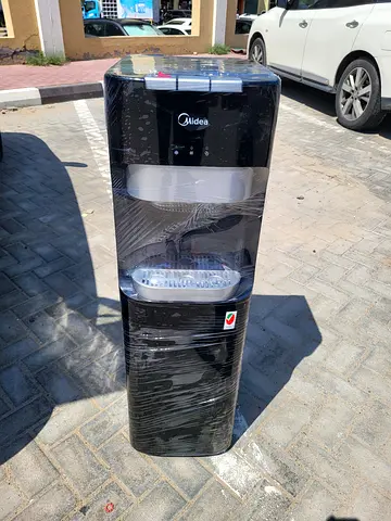 Bottom load water dispenser