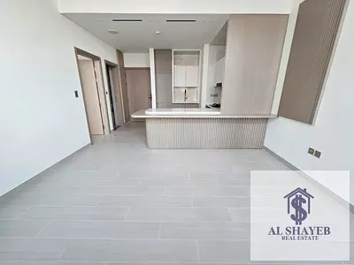 شقة بغرفة نوم واحدة | Binghatti Royale JVC | شرفة مع مسبح وإطلالة على وسط المدينة | تخطيط مفتوح