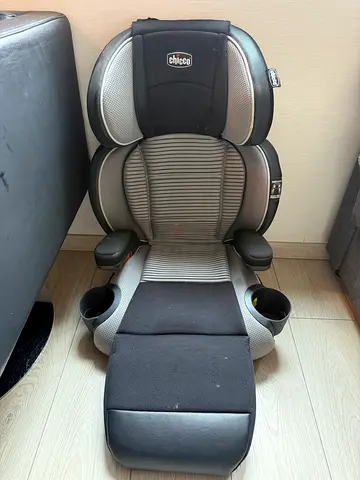 Chicco car seat come booster
