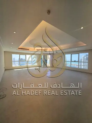 فخامة السكن وإطلالة بحرية ساحرة في قلب الخان اصحي كل يوم على أجمل منظر للبحر في الشارقه