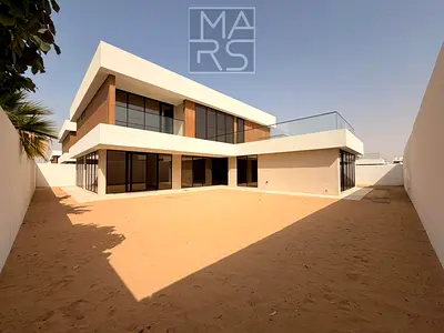 فيلا فاخرة من 5 غرف نوم بتشطيبات راقية