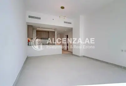 Brand New | Modern Unit | Water And Skyline View