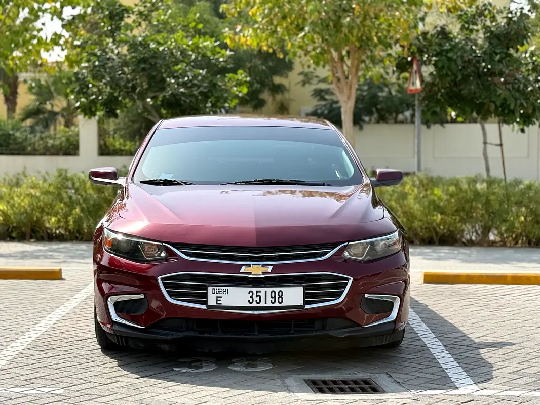 Chevrolet Malibu 2016 — photo 1 of 9