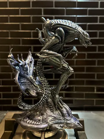 Aliens warrior statue (3d printed  hand painted 10” tall )