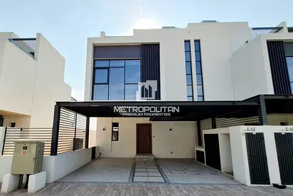 Corner Townhouse | Single Row | Sea View