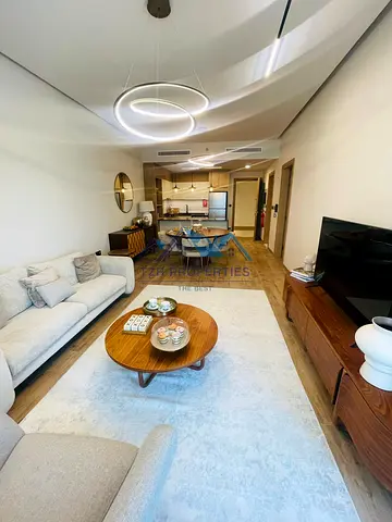 غرفة نوم واحدة مفروشة | روكان G22 JVC | شرفة وإطلالة على وسط المدينة