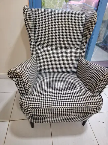 Elegant Houndstooth Accent Chair