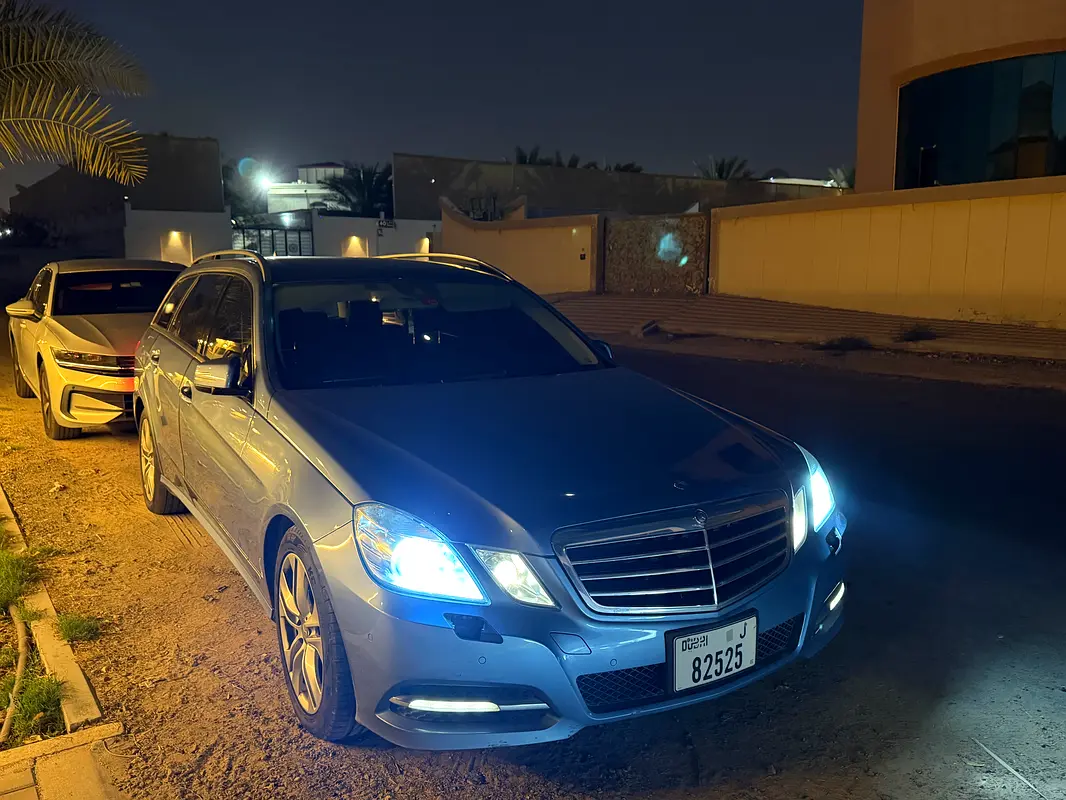 Mercedes-Benz E-Class 2011 — photo 1 of 11