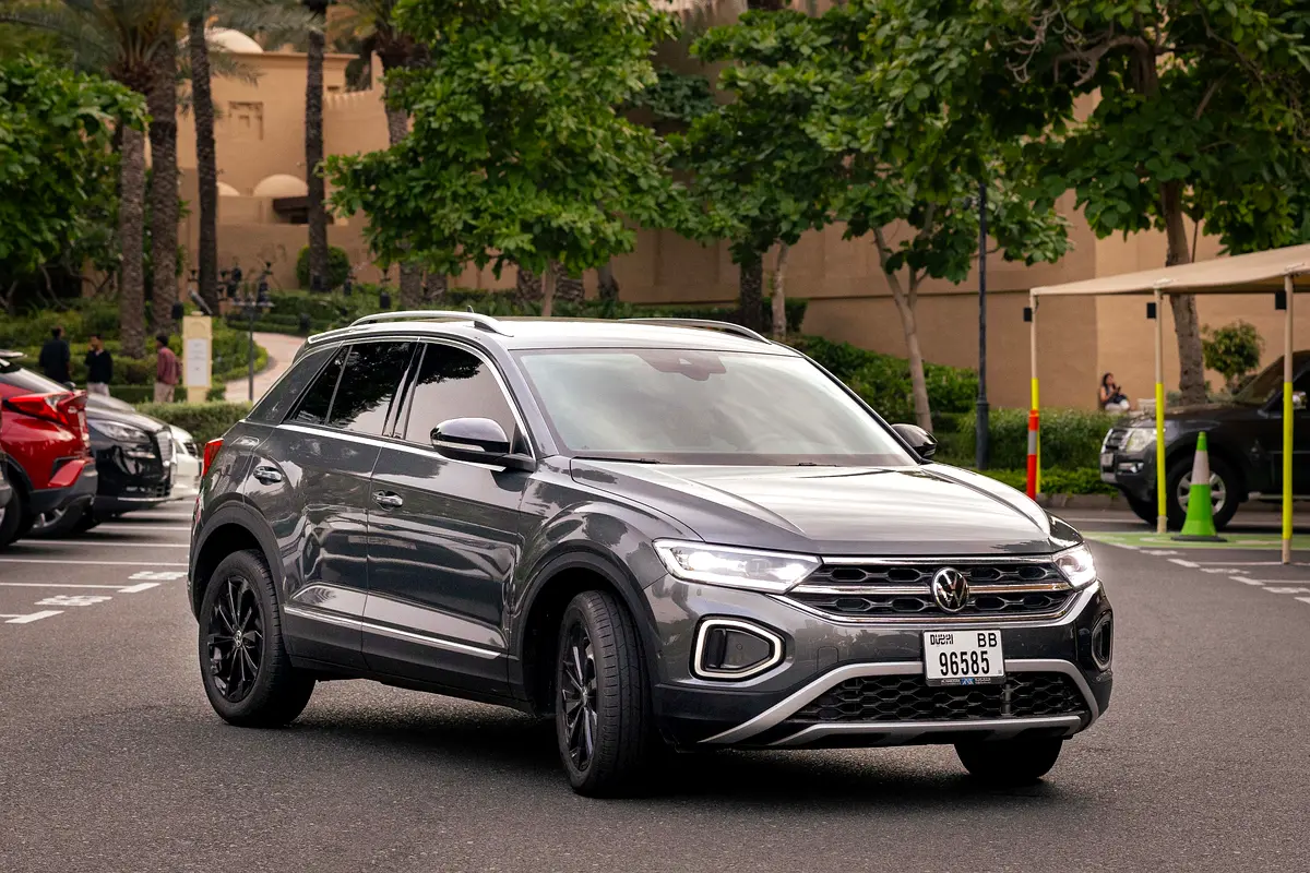 Volkswagen T-Roc 2023 — photo 1 of 7
