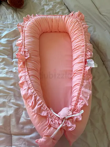 Cozy Baby Bassinet - Soft Pink Design
