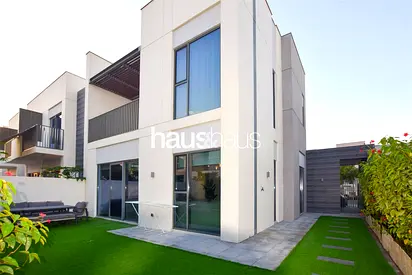 Upgraded | Walk to Pool And Gym | Great Location